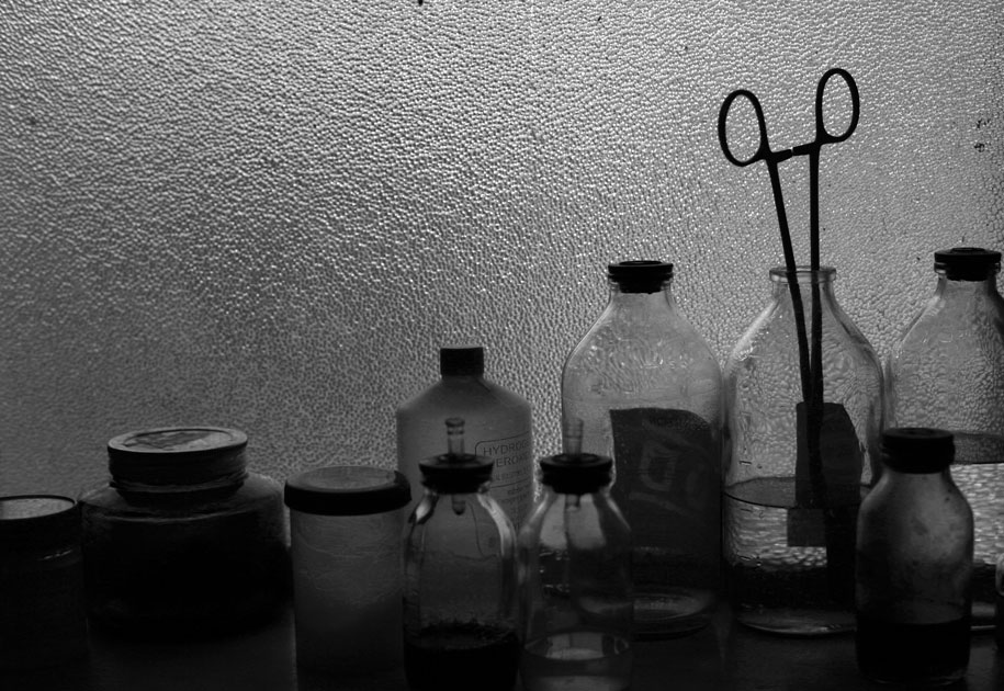 10_bottles.sdmh.hospital.blackandwhite.jaipur.india.jpg